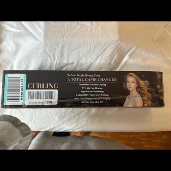 NIB Ceramic Curling Iron - Picture 2 of 2